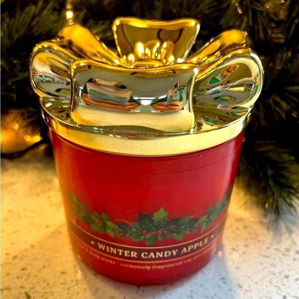 Bath & Body Works Winter Candy Apple Bow top gold limited edition candle…